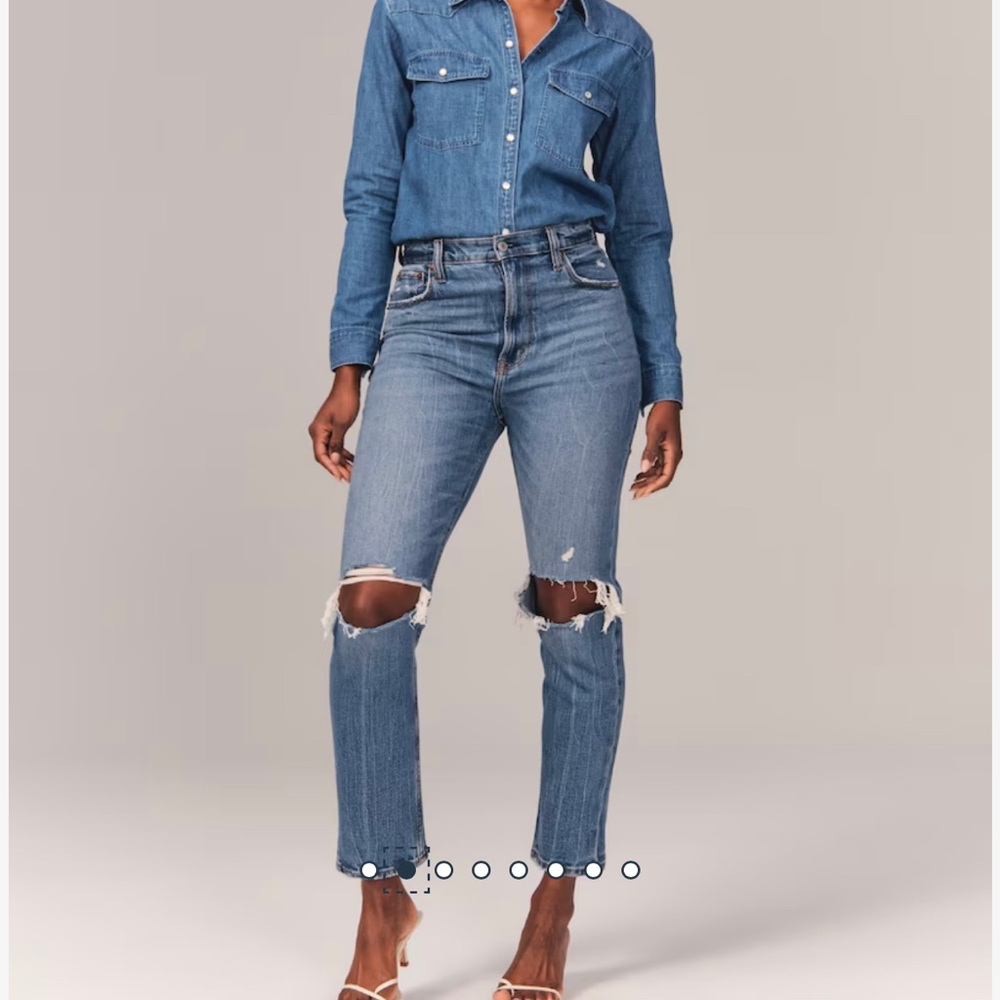 Abercrombie Curve Ultra High Rise Straight Jean/ Medium Destroy Short Length